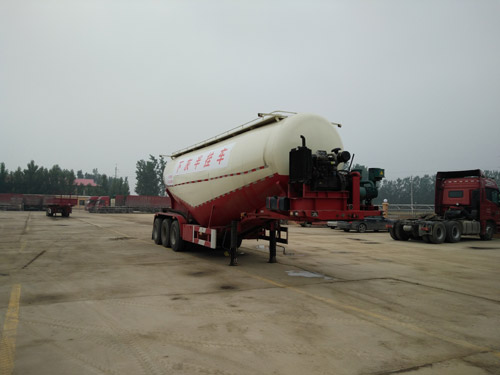 下灰半挂车
